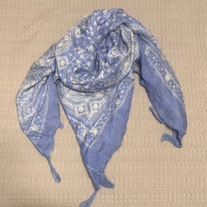 Square patterned tassel scarf